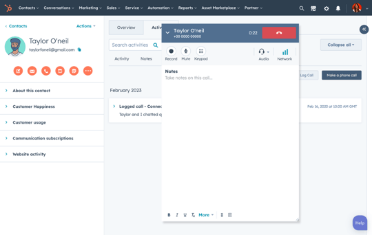 Software de seguimiento de llamadas de HubSpot con una llamada en curso y el campo de notas abierto